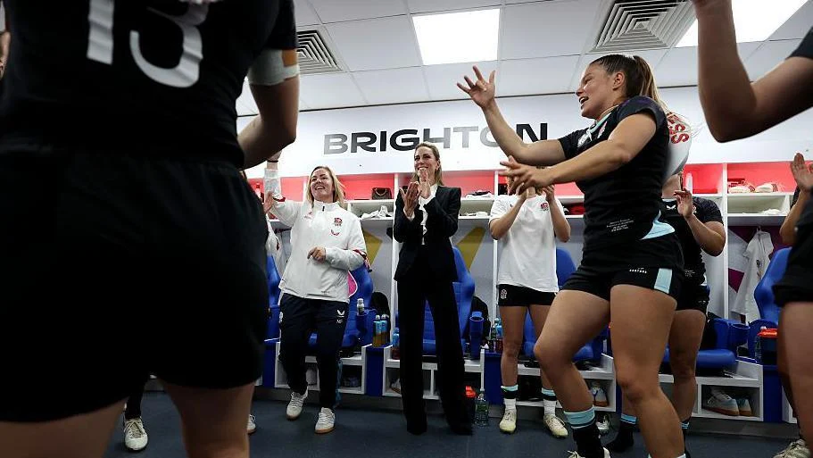 Jess Breach dancing
