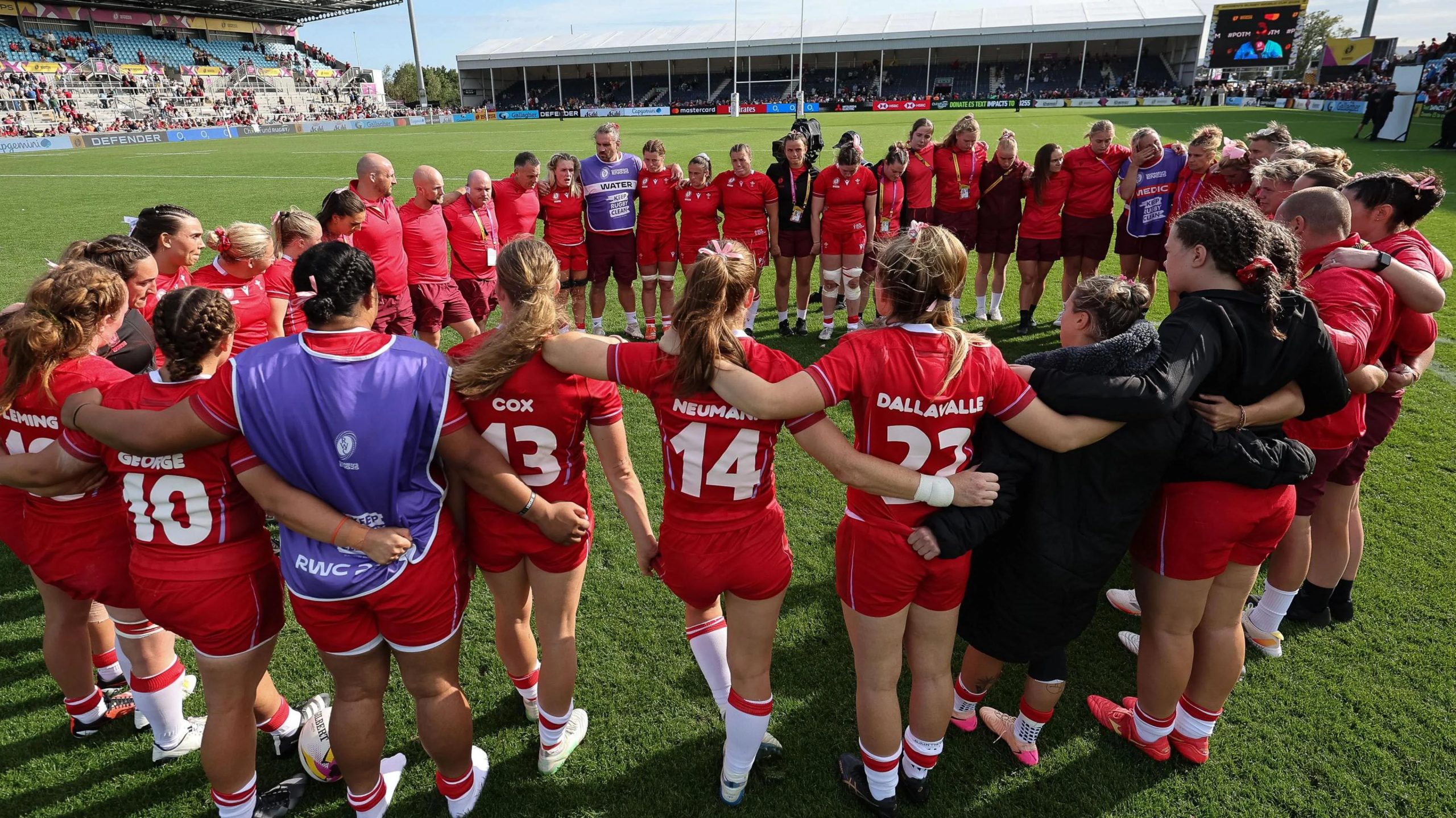 Wales in a huddle at the end of the Fiji match