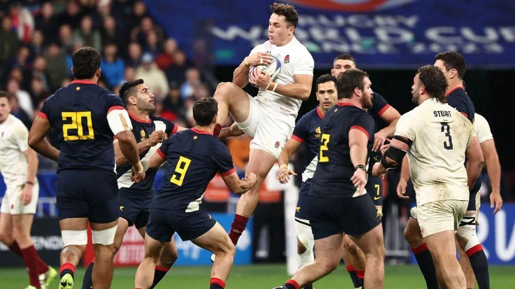 Henry Arundell catches a high ball against Argentina 