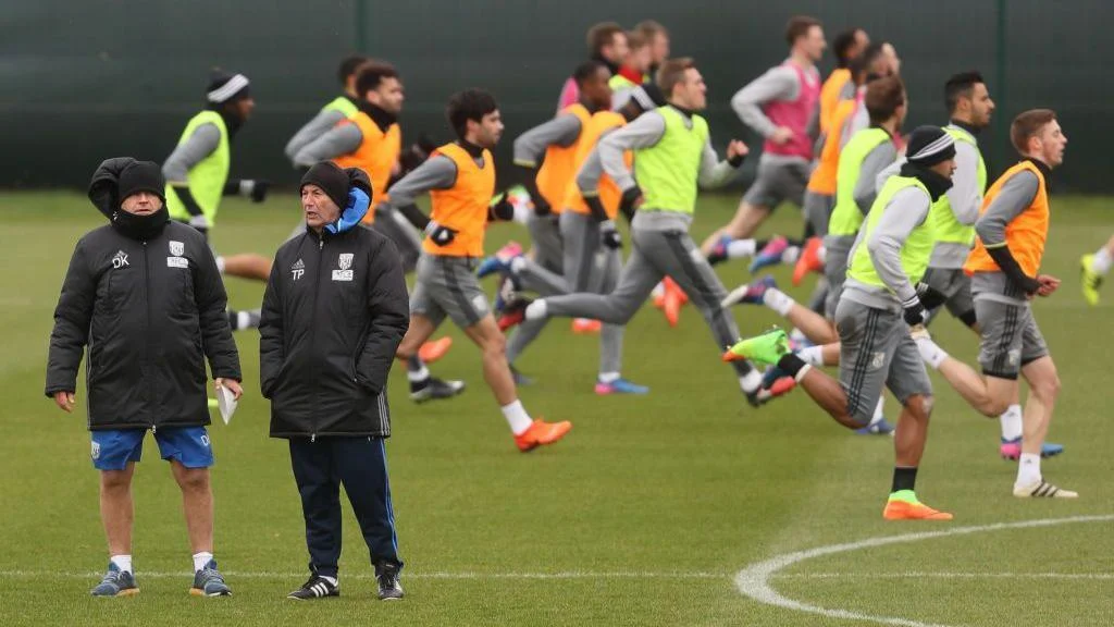 Pulis (front right) and his assistant Dave Kemp oversee a training session at West Brom in 2017